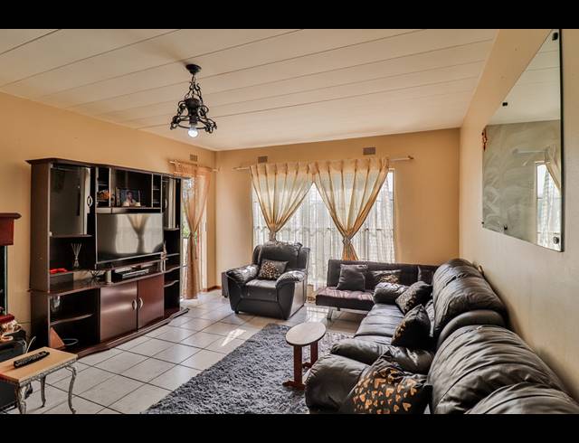 2 BEDROOM APARTMENT FOR SALE IN NEW REDRUTH